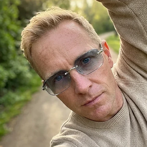 Daniel W., Bluelume Glasses customer